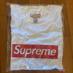 Supreme new t short mens size M